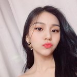 오늘자 여자친구 <b>엄지</b> 인스타그램