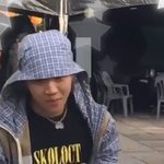 [댓글부탁해] 팬한테 싸인해주러 달려가는 <b>홍원</b>이