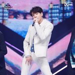 [방탄소년단] 정국이 신은 이 <b>운동화</b> 이름 알수 있을까요?