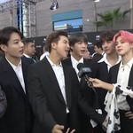 <b>방탄소년단</b> 뷔 인터뷰하는 여자 가슴 보는거아니지?