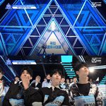 [댓글부탁해] 국민프로듀서 대표 이동욱 <b>첫</b> <b>등장</b> <b>때</b> 연습생들 반응