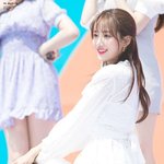 <b>이나은</b> 세상 예쁘다..
