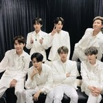 공연하다 우는 지민 달래주는 정국