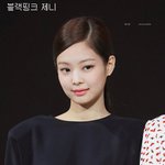 어떤 표정이라도 <b>찰떡</b>같이 어울려
