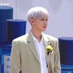 [EXO] 뒤쓰패치 영상보니까 백발에 <b>보랏빛</b>이 살짝 섞인듯