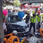 승용차 인파 <b>돌진</b> 1명사망 12명 중경상