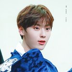 [드루와] <b>곤룡포</b> 입고 손 찾느라 귀여운 뉴이스트 황민현
