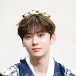 <b>곤룡포</b> 입은 황민현