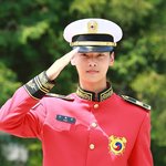 <b>제복</b> 입은 차학연