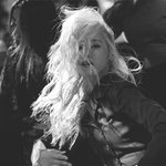 자꾸 쳐다보게 되는 <b>여</b><b>돌</b>