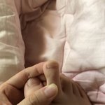 <b>발톱</b>이 들리려고 하는데