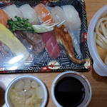 <b>모듬</b>초밥+우동 세트 배달옴