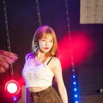 품은 꽃 다시 준 현아