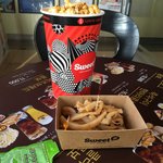 [EXO] 친구 없어서 혼자 <b>혼영</b>하러 왔다..