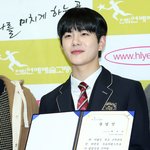 2019년도 <b>졸업장</b> 든 성인돌