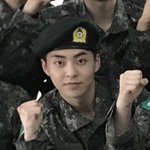 [EXO] 볼이 좀 <b>홀쭉</b>해진것같어