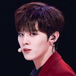 아직도 김우석..