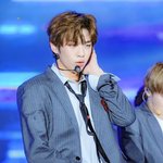 [강다니엘] <b>베이지</b>바지를 기억하십니까