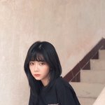 지금 화장실인데 눈치싸움 <b>조짐</b>
