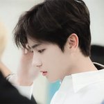 <b>반듯</b>하게 예쁜 남돌