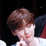 [황민현] 몰랑몰랑 <b>물복숭아</b>같은 황민현 볼래?