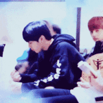 [댓글부탁해] 김우석팬들 제발 <b>이</b> 짤 봐<b>버</b>ㅠㅜㅜㅜ조카귀여움