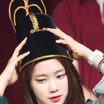 익선관 쓴 여돌들