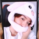 [EXO] 백현이가 <b>즉석</b>으로 찍어준 토끼 셀카