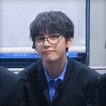 [댓글부탁해] 혹시 뷔 후드 모자쓰고 <b>윙크</b>짤있는분?