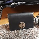 [방탈죄송] 10대가 <b>토리버치</b> 쓰면 올드해보이나요ㅠ?