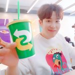 샌드위치 먹다 모델 된 아이돌