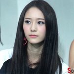 크리스탈은 진짜 아이돌시절이 훨이쁜듯