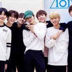 [모두드루와] <b>농활</b>온 대딩들 같다는 프듀X 마마조 단체사진