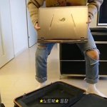 [모두드루와] 백현이 <b>투어</b>갈 <b>때</b>도 풀셋으로 챙겨간다는 게임용 노트북