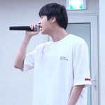 [방탄소년단] <b>진</b> 어깨  이렇게 넓을일이야,,,??
