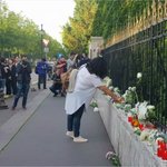 <b>유람선</b>참사 한국대사관앞 추모 물결