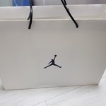 [꼭봐주세요] 홍대입구역에서 아기<b>조던</b>신발 가져간 여자 둘!