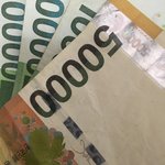 <b>방</b><b>청소</b>하다가 8만원 나왔다