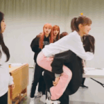 아이즈원의 <b>종이인형</b>과 걱정인간