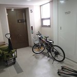 [꼭조언부탁] 옆집이 <b>엘베</b> 기다리는 공용공간에 자기네 집 짐을 둬요