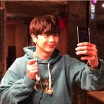 육성재 손 ㅈㄴ <b>크다</b> 미친 ㅋㅋㅋ