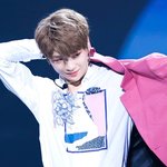 [강다니엘] <b>자켓</b> 입는 강다니엘