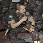 [EXO] 민석이 볼에 <b>모기</b>물렸대~~