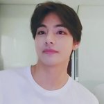 [방탄소년단] 어깨 <b>무슨일</b>
