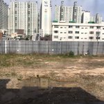 석면 속에서 공부해야 하는 운동장 없는 고등학교 어떻게 생각하시나요...