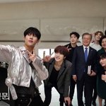 <b>몬</b><b>엑</b> 대통령님이랑 같이 셀카도 찍었다