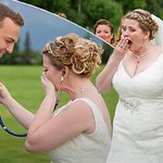 [감동주의] 신부가 결혼식에서 소스라치게 놀라며 청진기를 꺼내든...