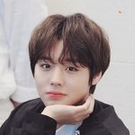 오오 아이돌 얼굴<b>투</b>탑 박지훈vs<b>뷔</b> 누가 더 잘생김?