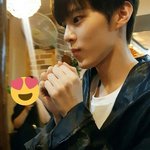 [프듀X] 김우석 손모으고 다니는거 습관인가ㅋㅋ