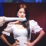 뭔가 <b>전체</b>적으로 살빠진거같은 예리
